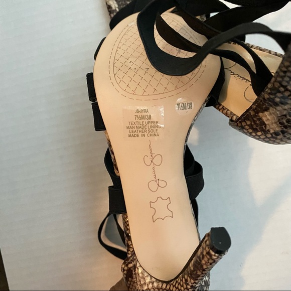 Jessica Simpson stilettos, perfect for any occasion - Picture 5 of 6